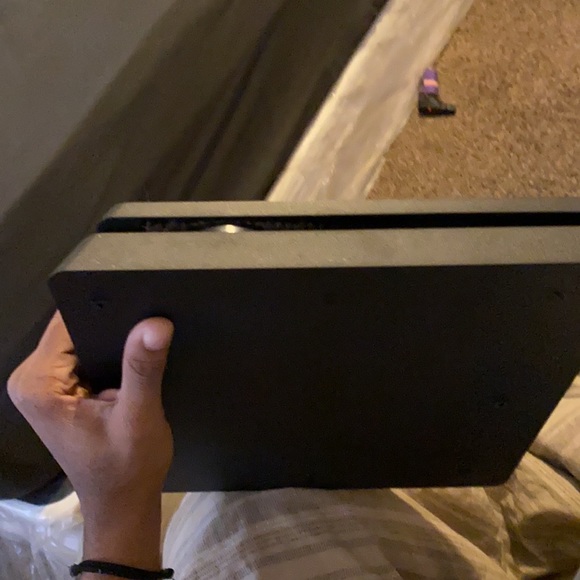 PlayStation 4 - Picture 6 of 6